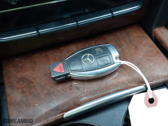 2013 Mercedes-Benz E-Class E 350 Luxury with VIN WDDHF8JB5DA678944, listed as a IAAI auction lot 41208242 with 101,834 mi miles. Bid and sale history available at carsss.com. Image 11.