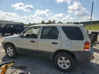2005 Ford Escape XLT with VIN 1FMYU03115KB27374, listed as a Copart auction lot 72568654 with Not Provided miles and Salvage Title. Bid and sale history available at carsss.com. Image 2.