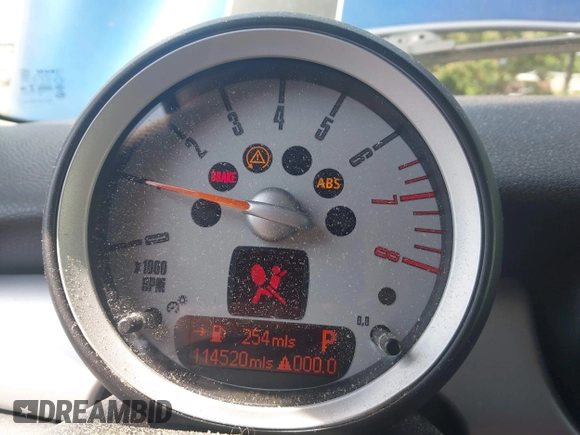 2008 MINI Hardtop with VIN WMWMF33538TT65479, listed as a IAAI auction lot 42489393 with 114,520 mi miles and . Bid and sale history available at DreamBid. Image 7.