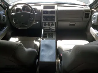 2009 Dodge Nitro SE z VIN 1D8GU28K89W545430, wystawiony jako Copart lot #50225085 z przebiegiem 143 938 mil mil oraz Szkoda całkowita • Salvage title. Historia ofert i sprzedaży dostępna na DreamBid. Obrazek 8.