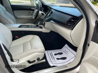 2016 Volvo XC90 T5 Momentum z VIN YV4102KK3G1080894, wystawiony jako Copart lot #56433025 z przebiegiem 194 607 mil mil oraz Czysty tytuł • Clean title. Historia ofert i sprzedaży dostępna na DreamBid. Obrazek 5.