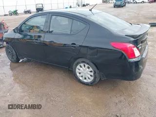 2016 Nissan Versa S z VIN 3N1CN7AP3GL907876, wystawiony jako IAAI lot #42134165 z przebiegiem 75 869 mil mil oraz . Historia ofert i sprzedaży dostępna na DreamBid. Obrazek 3.