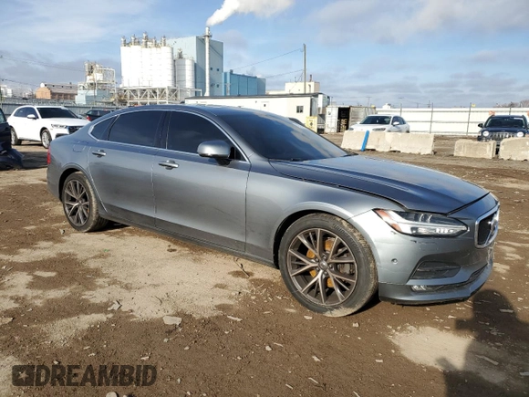 2018 Volvo S90 Momentum with VIN LVY982MK0JP033167, listed as a Copart auction lot 82034334 with 101,927 mi miles and Salvage Title. Bid and sale history available at carsss.com. Image 4.
