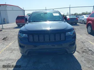 2018 Jeep Grand Cherokee Laredo E with VIN 1C4RJFAG2JC420927, listed as a IAAI auction lot 41962579 with 90,898 mi miles. Bid and sale history available at carsss.com. Image 13.