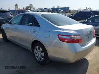 2007 Toyota Camry CE z VIN 4T1BE46K37U193771, wystawiony jako IAAI lot #42386583 z przebiegiem 166 233 mil mil oraz . Historia ofert i sprzedaży dostępna na DreamBid. Obrazek 3.