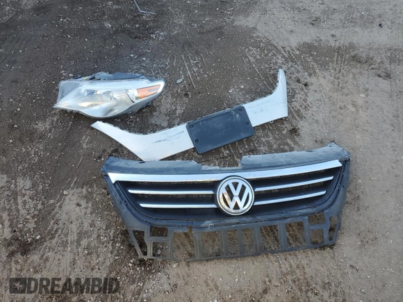 2011 Volkswagen CC Lux Plus with VIN WVWHN7ANXBE719706, listed as a Copart auction lot 89092365 with 99,740 mi miles and Salvage Title. Bid and sale history available at carsss.com. Image 14.