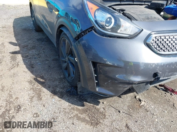 2018 Kia Niro EX with VIN KNDCC3LC6J5137430, listed as a IAAI auction lot 41804509 with 139,140 mi miles. Bid and sale history available at carsss.com. Image 17.
