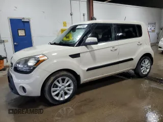 2013 Kia Soul + z VIN KNDJT2A64D7571806, wystawiony jako Copart lot #57707855 z przebiegiem 183 584 mil mil oraz Tytuł czysty. Historia ofert i sprzedaży dostępna na DreamBid. Obrazek 1.