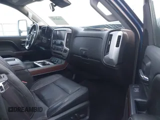 2015 GMC Sierra 2500HD SLT z VIN 1GT12ZE84FF574009, wystawiony jako IAAI lot #41048785 z przebiegiem 167 845 mil mil oraz . Historia ofert i sprzedaży dostępna na DreamBid. Obrazek 5.