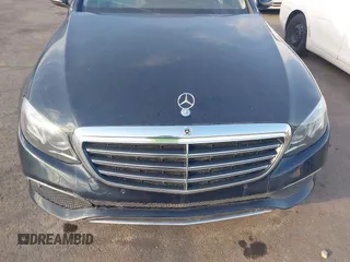 2017 Mercedes-Benz E 300 Luxury with VIN WDDZF4JB2HA270484, listed as a IAAI auction lot 42690131 with Not provided miles and . Bid and sale history available at DreamBid. Image 6.