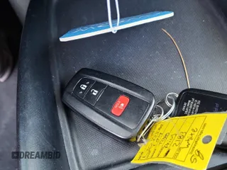 2019 Toyota Prius L Eco z VIN JTDKARFU0K3071589, wystawiony jako IAAI lot #42497984 z przebiegiem 54 762 mil mil oraz . Historia ofert i sprzedaży dostępna na DreamBid. Obrazek 13.