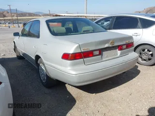 1997 Toyota Camry LE с VIN JT2BG22K3V0017020, выставлен на аукционе IAAI как лот 42452535 с пробегом 195 815 миль миль и . История ставок и продаж доступна на DreamBid. Изображение 3.
