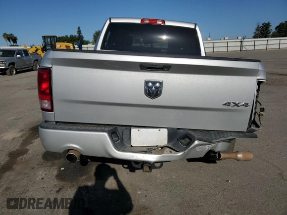 2017 Ram 1500 Express z VIN 3C6RR7KT2HG796827, wystawiony jako Copart lot #56476325 z przebiegiem 138 544 mil mil oraz Szkoda całkowita • Salvage title. Historia ofert i sprzedaży dostępna na DreamBid. Obrazek 6.