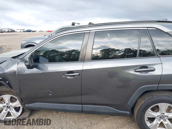 2020 Toyota RAV4 XLE with VIN 2T3P1RFV6LC124231, listed as a IAAI auction lot 41929008 with 49,592 mi miles. Bid and sale history available at carsss.com. Image 15.