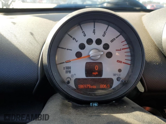 2011 MINI Countryman with VIN WMWZB3C59BWH94541, listed as a Copart auction lot 87177514 with 186,979 mi miles and Salvage title. Bid and sale history available at DreamBid. Image 9.