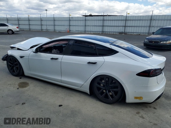 2022 Tesla Model S z VIN 5YJSA1E57NF474679, wystawiony jako Copart lot #56608285 z przebiegiem Nie podano mil oraz Szkoda całkowita • Salvage title. Historia ofert i sprzedaży dostępna na DreamBid. Obrazek 2.