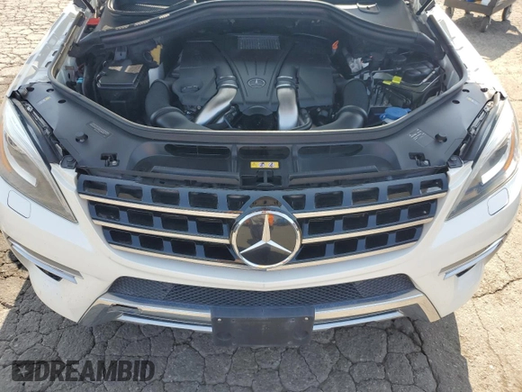 2013 Mercedes-Benz M 550 with VIN 4JGDA7DB8DA198390, listed as a Copart auction lot 62422525 with 121,954 mi miles and Clean title. Bid and sale history available at DreamBid. Image 12.