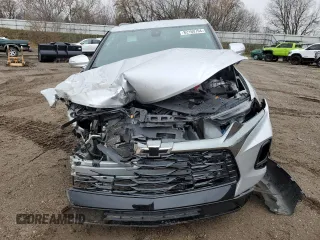 2022 Chevrolet Blazer RS z VIN 3GNKBKRS9NS146018, wystawiony jako Copart lot #82160704 z przebiegiem 27 919 mil mil oraz Czysty tytuł • Clean title. Historia ofert i sprzedaży dostępna na DreamBid. Obrazek 5.