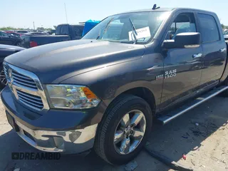 2018 Ram 1500 Big Horn z VIN 3C6RR7LT8JG140135, wystawiony jako IAAI lot #41984362 z przebiegiem 161 584 mil mil oraz . Historia ofert i sprzedaży dostępna na DreamBid. Obrazek 17.
