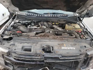 2019 Ford F-350 XL z VIN 1FT8W3BT6KEG01302, wystawiony jako Copart lot #84645714 z przebiegiem 125 088 mil mil oraz Szkoda całkowita • Salvage title. Historia ofert i sprzedaży dostępna na DreamBid. Obrazek 12.