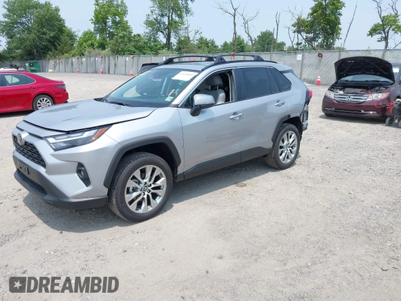 2024 Toyota RAV4 XLE Premium z VIN 2T3A1RFV6RC462114, wystawiony jako IAAI lot #42438905 z przebiegiem 3 620 mil mil oraz . Historia ofert i sprzedaży dostępna na DreamBid. Obrazek 22.