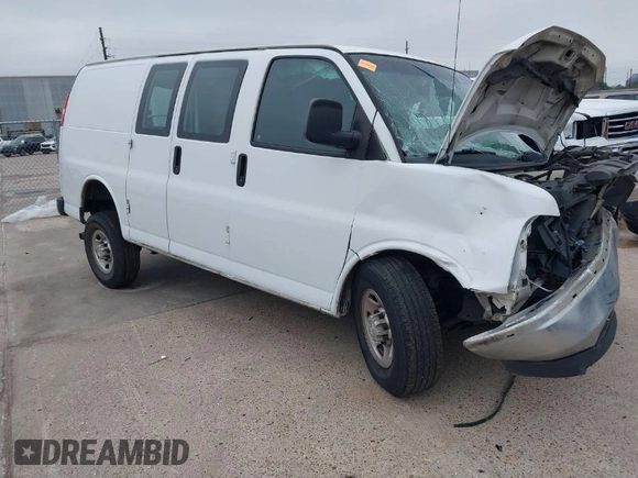 2018 Chevrolet Express Cargo Van with VIN 1GCWGAFG3J1905280, listed as a IAAI auction lot 41610303 with 262,115 mi miles. Bid and sale history available at carsss.com. Image 1.