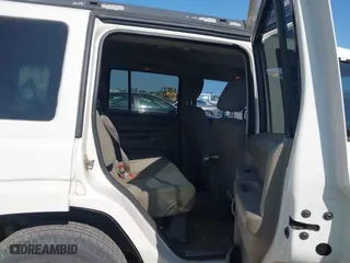 2007 Jeep Commander Sport with VIN 1J8HH48K07C587312, listed as a IAAI auction lot 42004278 with 208,390 mi miles. Bid and sale history available at carsss.com. Image 8.