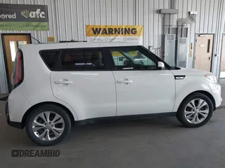 2016 Kia Soul + z VIN KNDJP3A54G7239595, wystawiony jako IAAI lot #42256059 z przebiegiem 100 054 mil mil oraz . Historia ofert i sprzedaży dostępna na DreamBid. Obrazek 13.