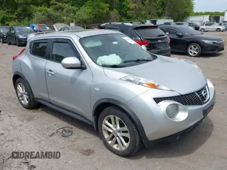 2013 Nissan Juke SL z VIN JN8AF5MV3DT213989, wystawiony jako IAAI lot #42262466 z przebiegiem 94 823 mil mil oraz . Historia ofert i sprzedaży dostępna na DreamBid. Obrazek 1.