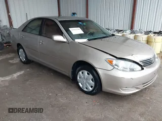 2005 Toyota Camry STD z VIN 4T1BE32K45U385259, wystawiony jako IAAI lot #42153790 z przebiegiem 184 204 mil mil oraz . Historia ofert i sprzedaży dostępna na DreamBid. Obrazek 1.