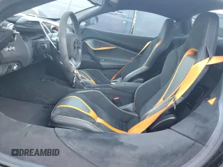 2021 McLaren 720S z VIN SBM14FCA4MW006331, wystawiony jako Copart lot #85341394 z przebiegiem 4552 mil mil oraz Szkody całkowita. Historia ofert i sprzedaży dostępna na DreamBid. Obrazek 7.
