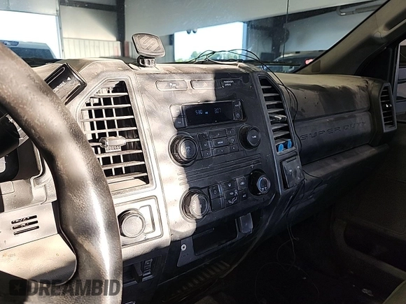 2018 Ford F-250 XL z VIN 1FT7X2B64JEB43318, wystawiony jako IAAI lot #42879295 z przebiegiem 215 145 mil mil oraz . Historia ofert i sprzedaży dostępna na DreamBid. Obrazek 24.