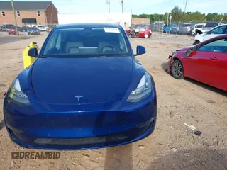 2022 Tesla Model Y Long Range z VIN 7SAYGDEE0NF429399, wystawiony jako IAAI lot #42333630 z przebiegiem 32 937 mil mil oraz . Historia ofert i sprzedaży dostępna na DreamBid. Obrazek 12.