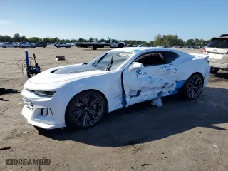2022 Chevrolet Camaro ZL1 with VIN 1G1FK1R63N0122921, listed as a Copart auction lot 70043244 with 18,236 mi miles and Salvage Title. Bid and sale history available at carsss.com. Image 1.