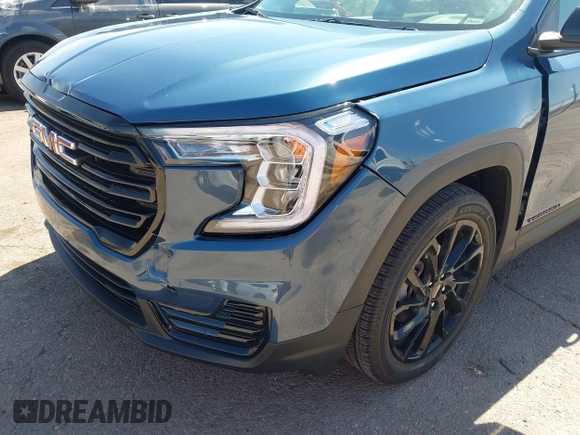 2024 GMC Terrain SLE z VIN 3GKALMEG5RL292662, wystawiony jako IAAI lot #42148356 z przebiegiem 12 939 mil mil oraz . Historia ofert i sprzedaży dostępna na DreamBid. Obrazek 6.