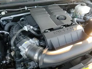 2025 Nissan Frontier Pro-4X z VIN 1N6ED1EK8SN605803, wystawiony jako Copart lot #89102665 z przebiegiem 388 mil mil oraz Szkoda całkowita • Salvage title. Historia ofert i sprzedaży dostępna na DreamBid. Obrazek 13.