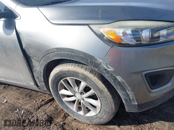2016 Kia Sorento LX with VIN 5XYPGDA54GG065563, listed as a IAAI auction lot 41801533 with 126,557 mi miles. Bid and sale history available at carsss.com. Image 6.
