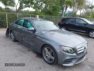 2018 Mercedes-Benz E 300 с VIN WDDZF4JB4JA383715, выставлен на аукционе IAAI как лот 40919784 с пробегом 94 934 миль миль и . История ставок и продаж доступна на DreamBid. Изображение 1.