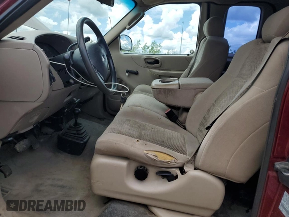 2003 Ford F-150 XL z VIN 2FTPX18LX3CA36886, wystawiony jako Copart lot #58194385 z przebiegiem 302 328 mil mil oraz Czysty tytuł • Clean title. Historia ofert i sprzedaży dostępna na DreamBid. Obrazek 7.