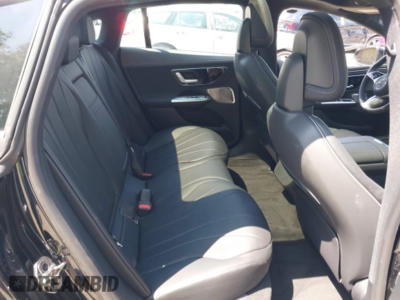2024 Mercedes-Benz EQE 350 z VIN W1KEG1CB4RF053238, wystawiony jako IAAI lot #42164558 z przebiegiem 570 mil mil oraz . Historia ofert i sprzedaży dostępna na DreamBid. Obrazek 8.