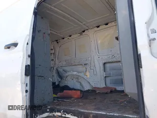 2017 Mercedes-Benz Metris Cargo z VIN WD3PG2EA3H3217098, wystawiony jako IAAI lot #41000078 z przebiegiem 114 579 mil mil oraz . Historia ofert i sprzedaży dostępna na DreamBid. Obrazek 8.