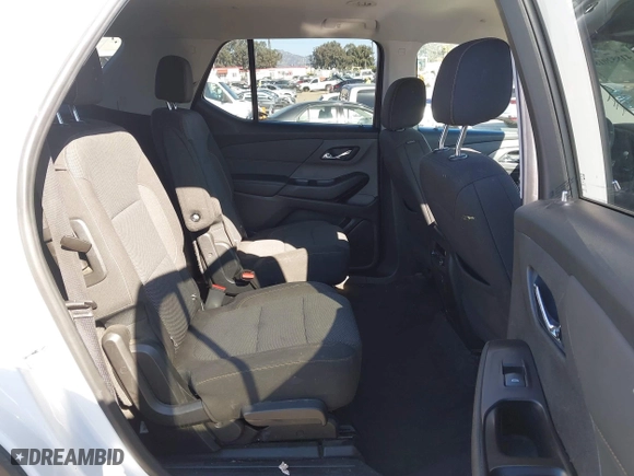 2019 Chevrolet Traverse LT Cloth with VIN 1GNERGKW7KJ203638, listed as a IAAI auction lot 41852018 with 98,677 mi miles. Bid and sale history available at carsss.com. Image 8.
