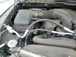 2018 Ram 1500 Tradesman z VIN 1C6RR6FT4JS216688, wystawiony jako Copart lot #82234585 z przebiegiem 102 632 mil mil oraz Szkoda całkowita • Salvage title. Historia ofert i sprzedaży dostępna na DreamBid. Obrazek 13.