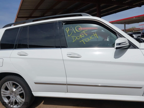 2014 Mercedes-Benz GLK-Class GLK 250 BlueTEC with VIN WDCGG0EB5EG310304, listed as a IAAI auction lot 41908998 with 1 mi miles. Bid and sale history available at carsss.com. Image 13.