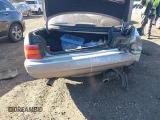 1990 Lexus LS z VIN JT8UF11E9L0025885, wystawiony jako IAAI lot #41330993 z przebiegiem 162 255 mil mil oraz . Historia ofert i sprzedaży dostępna na DreamBid. Obrazek 16.