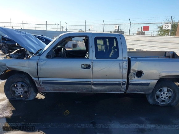 2002 Chevrolet Silverado 1500 Work Truck with VIN 2GCEC19X421128719, listed as a IAAI auction lot 41313020 with 1 mi miles. Bid and sale history available at carsss.com. Image 14.