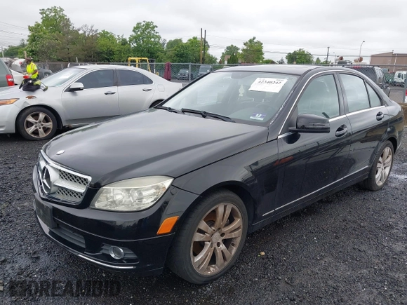 2011 Mercedes-Benz C 300 Sport z VIN WDDGF8BB8BR141526, wystawiony jako IAAI lot #42340242 z przebiegiem 105 699 mil mil oraz . Historia ofert i sprzedaży dostępna na DreamBid. Obrazek 2.