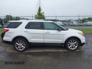2014 Ford Explorer XLT z VIN 1FM5K7D82EGC57549, wystawiony jako IAAI lot #42351554 z przebiegiem 157 473 mil mil oraz . Historia ofert i sprzedaży dostępna na DreamBid. Obrazek 14.