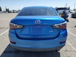 2016 Scion iA z VIN 3MYDLBZV6GY141028, wystawiony jako Copart lot #55264655 z przebiegiem 110 327 mil mil oraz Czysty tytuł • Clean title. Historia ofert i sprzedaży dostępna na DreamBid. Obrazek 6.