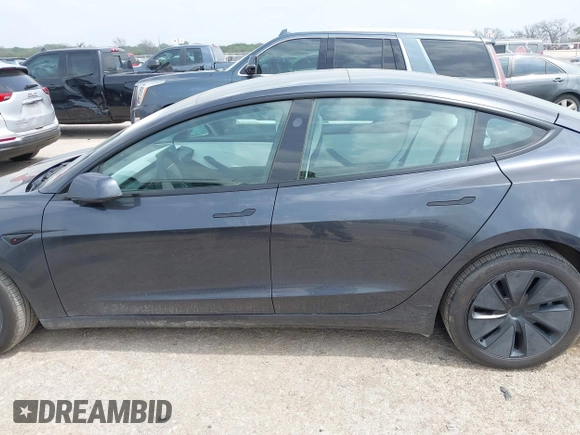 2024 Tesla Model 3 z VIN 5YJ3E1EA5RF870377, wystawiony jako IAAI lot #41933727 z przebiegiem 2 183 mil mil oraz . Historia ofert i sprzedaży dostępna na DreamBid. Obrazek 14.